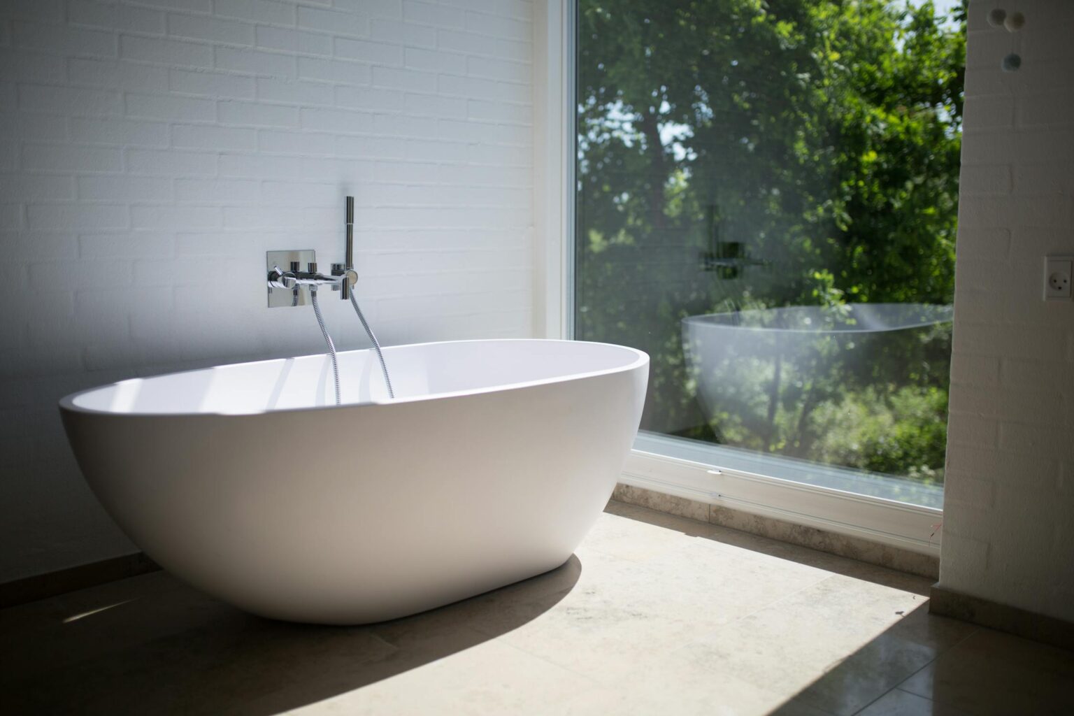 Badrumsrenovering med microcement och spa-bohem look